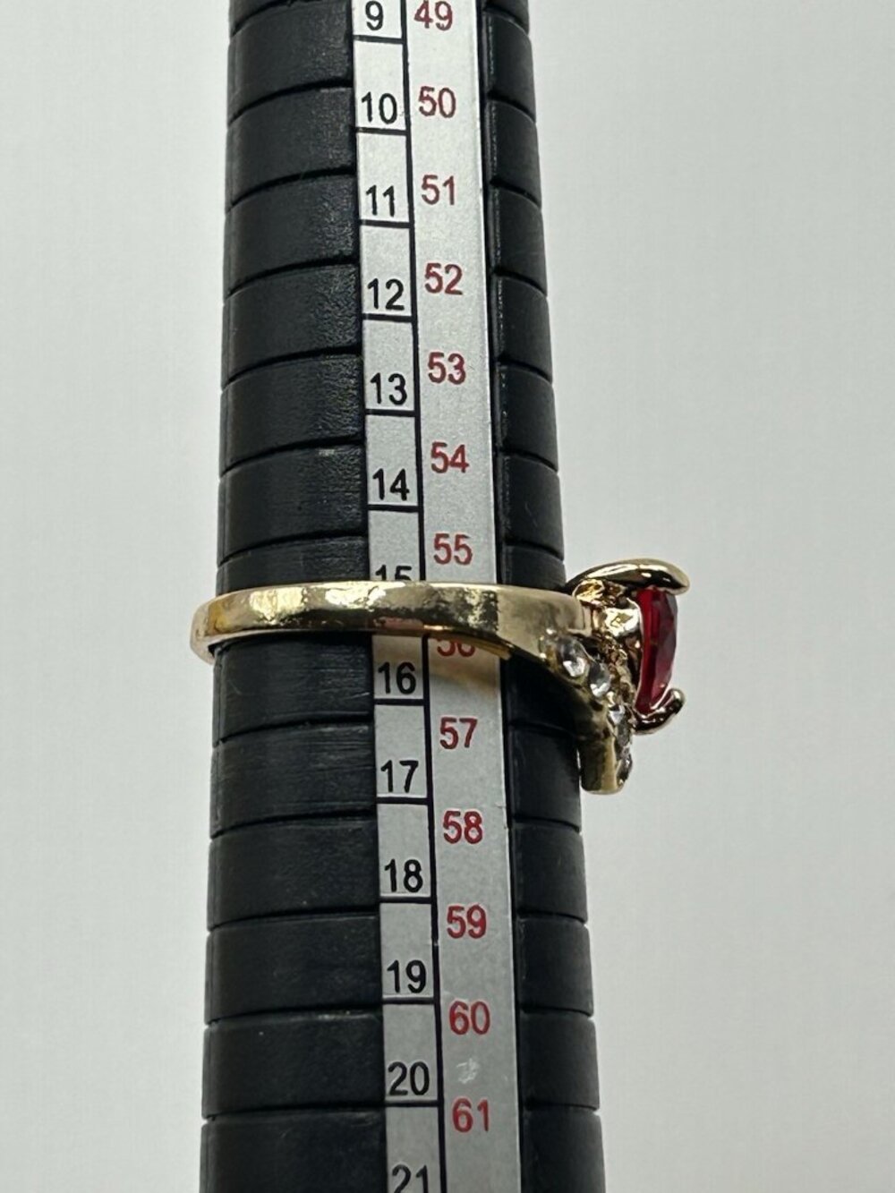 Gold Tone Red Stone Rhinestone Cocktail Ring Size 7.5 Chevron Retro Style Gift - Picture 12 of 12